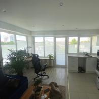Plissee ohne Bohren im Berliner Penthouse – Montage mit Gelenkklebeplatten