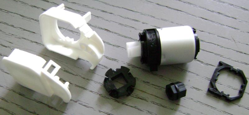 Artikelbild des Artikels “Kettengetriebe für Jalousie – Oberleiste 25 × 25 mm – für 16 & 25 mm Lamellen “